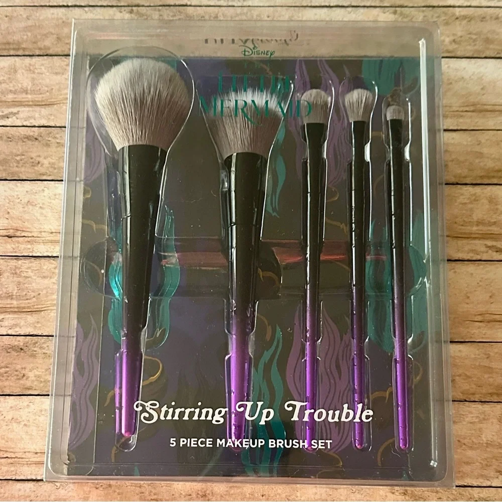 NEW Ulta Disney The Little Mermaid Stirring Up Trouble Ursula 5 Piece Brush Set